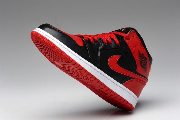 Nike Air Jordan 1 Retro j ai Femmes chaussures en vente Rouge Noir (2)